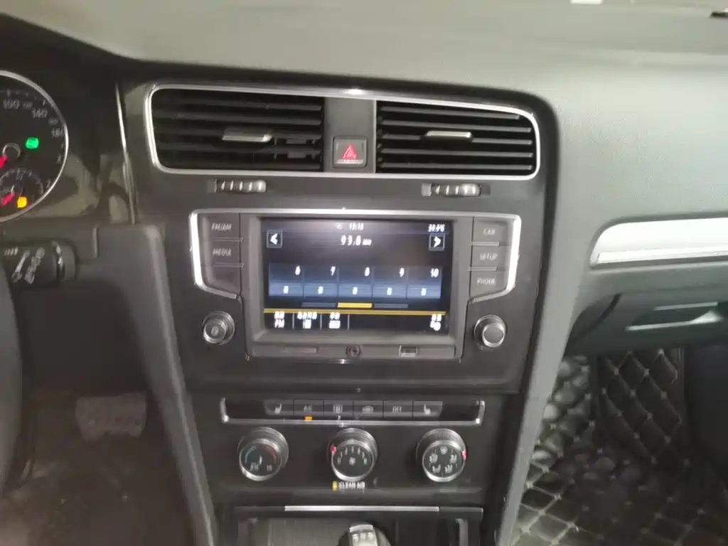 Volkswagen Golf — миниатюра 13