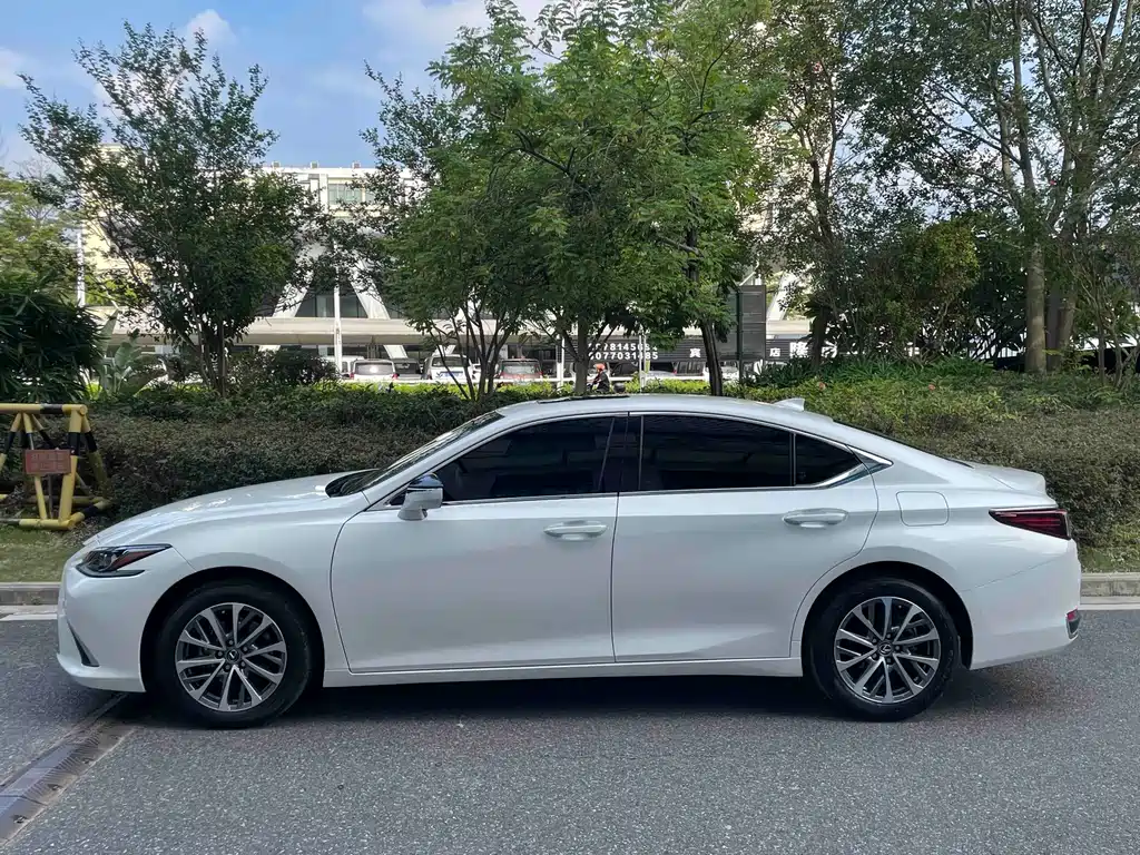 Lexus ES — миниатюра 4