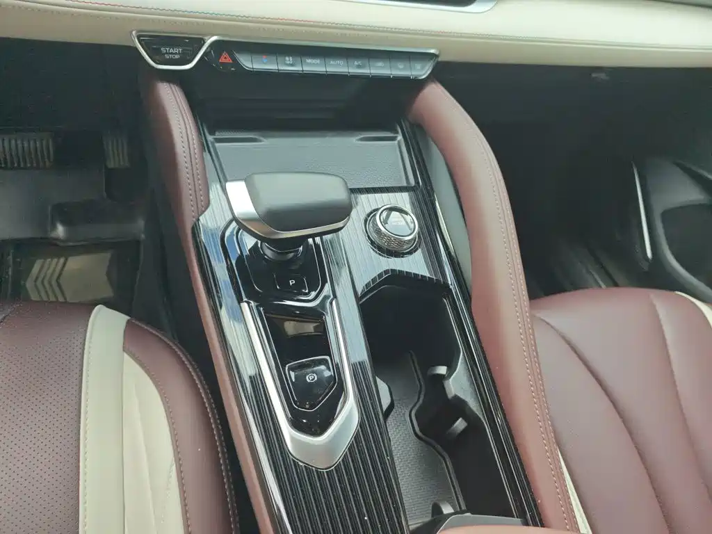 Geely Xingyue L — миниатюра 10