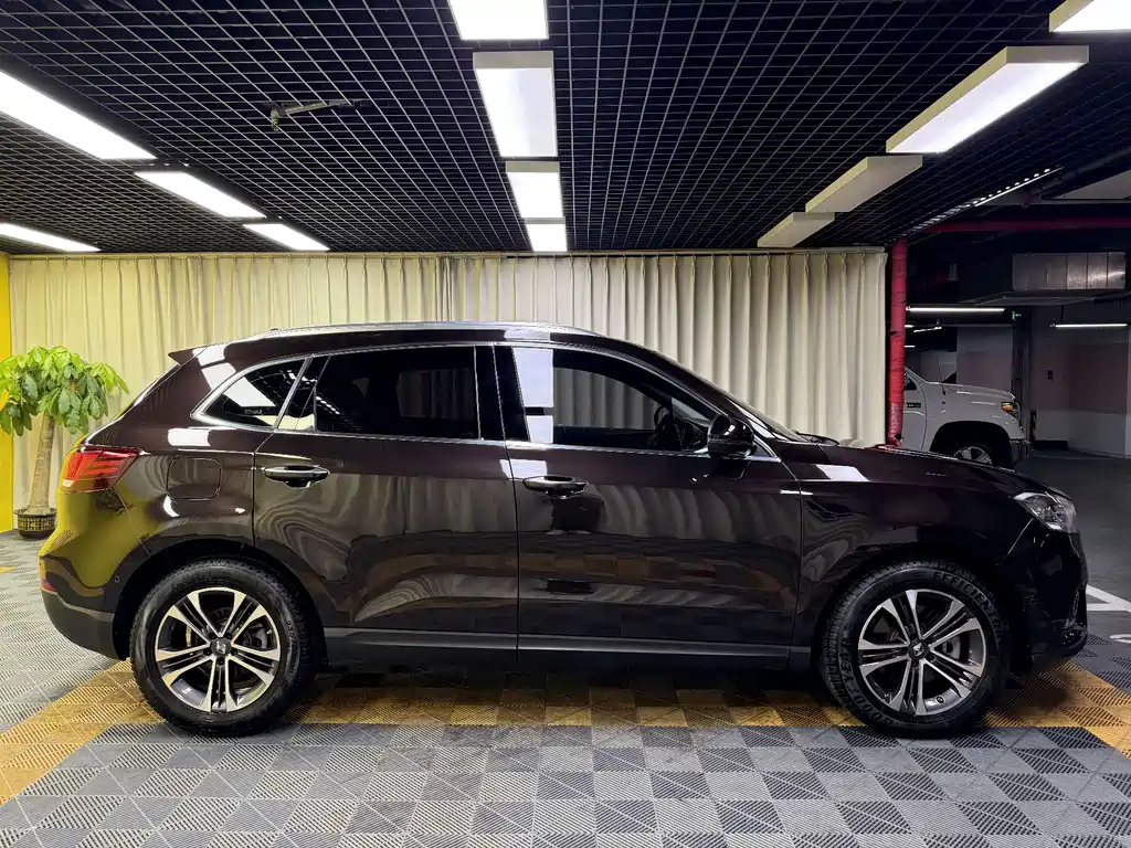 Borgward BX7 — миниатюра 11