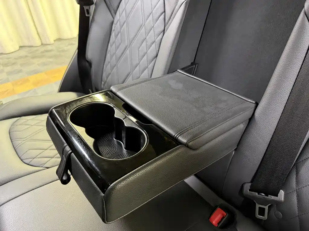 Borgward BX7 — миниатюра 16