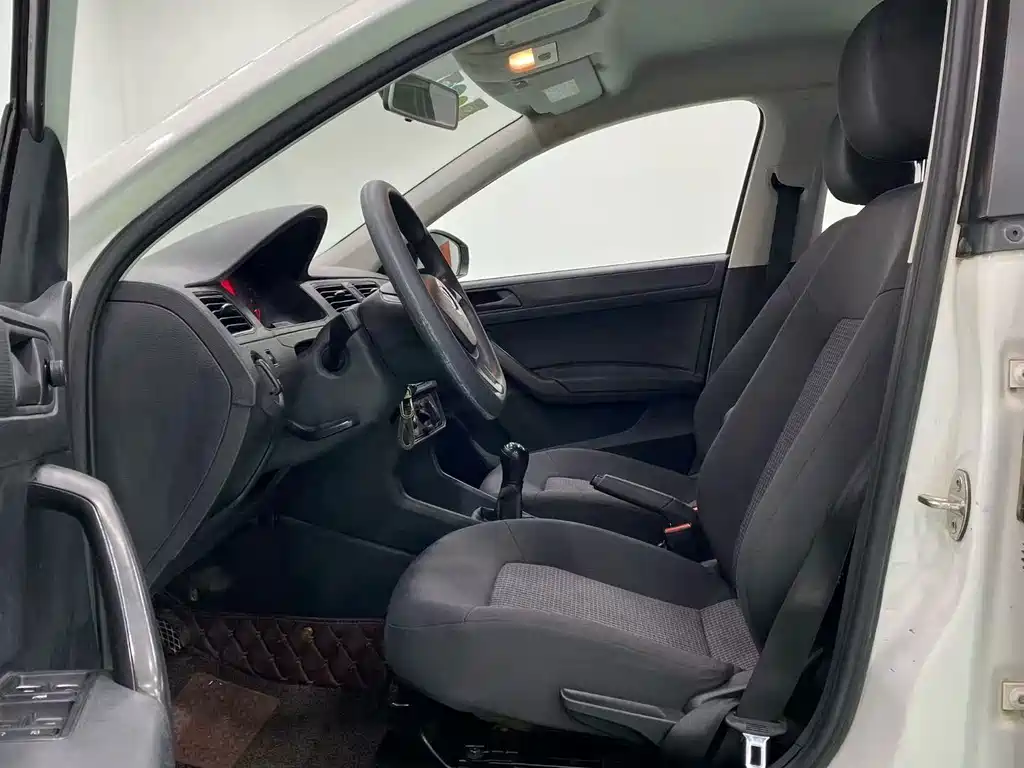 Volkswagen Santana — миниатюра 4