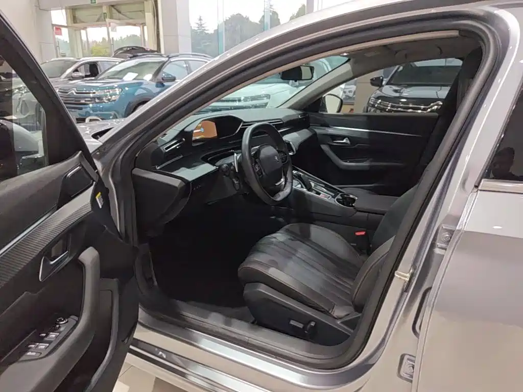 Peugeot 508L PHEV — миниатюра 16