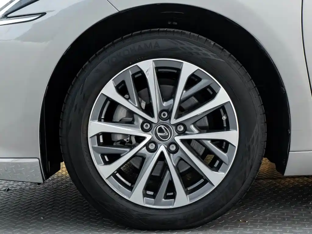 Lexus ES — миниатюра 10