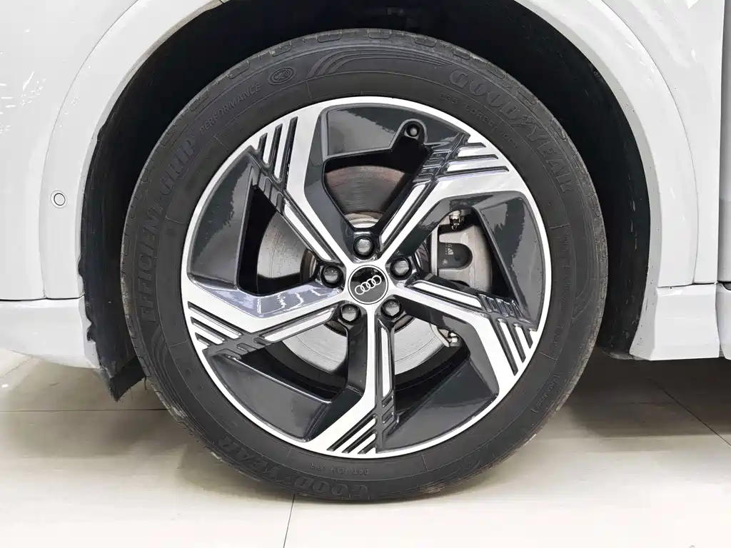 Audi Q4 e-tron — миниатюра 17
