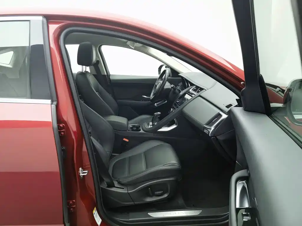 Jaguar E-PACE — миниатюра 23