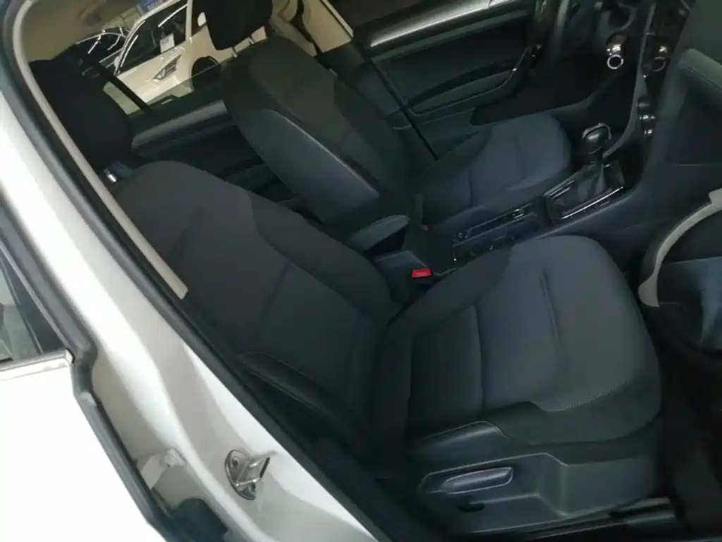 Volkswagen Golf — миниатюра 25