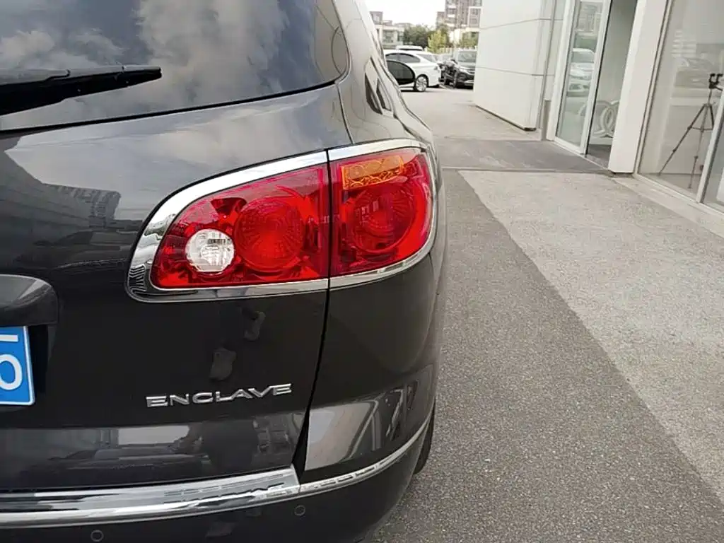 Buick Enclave — миниатюра 8