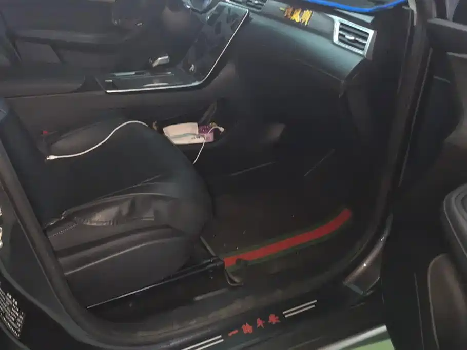 Roewe RX5 — миниатюра 8