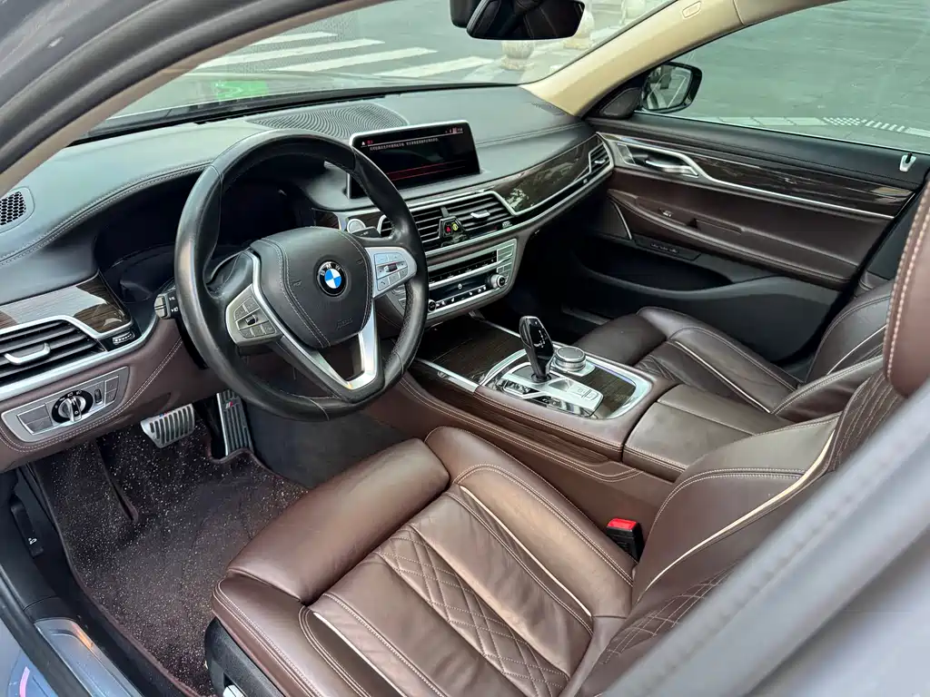 BMW 7 Series — миниатюра 4