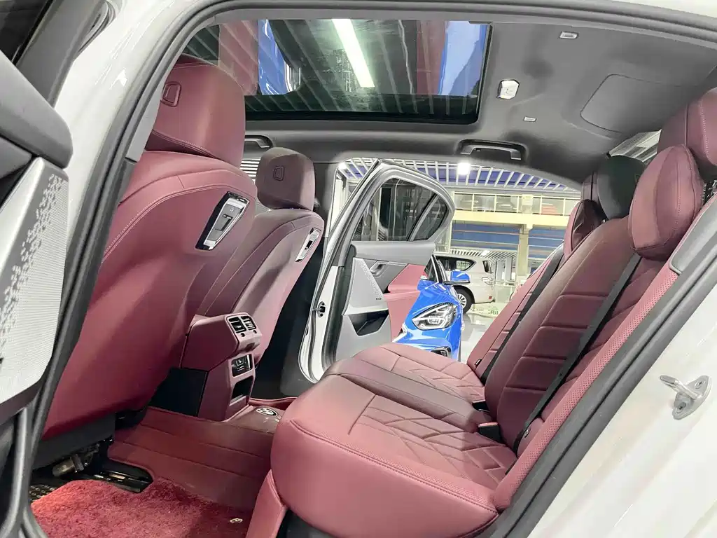 BMW 5 Series — миниатюра 6