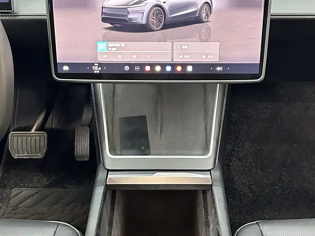 Tesla Model Y — миниатюра 13