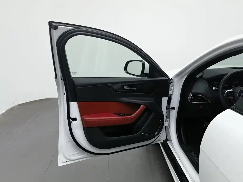 Jaguar XEL — миниатюра 8