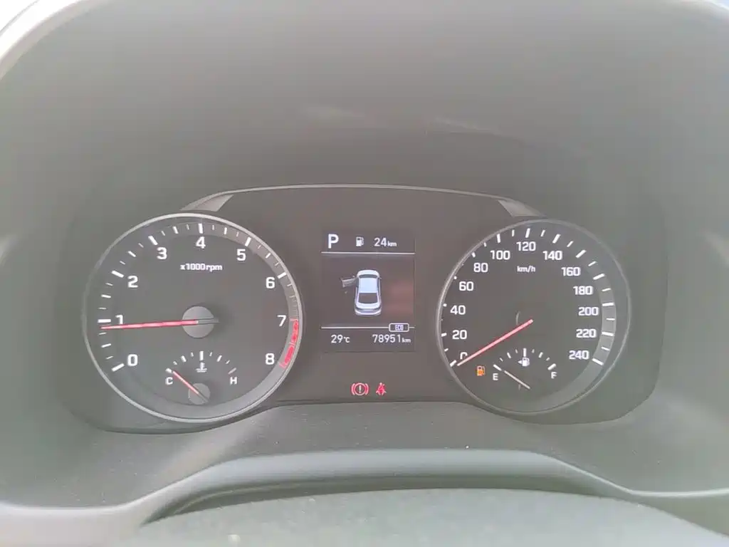 Hyundai Elantra — миниатюра 12