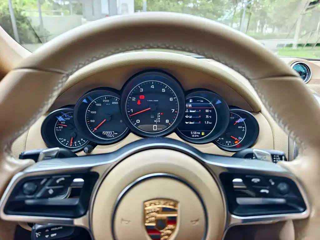 Porsche Cayenne — миниатюра 6