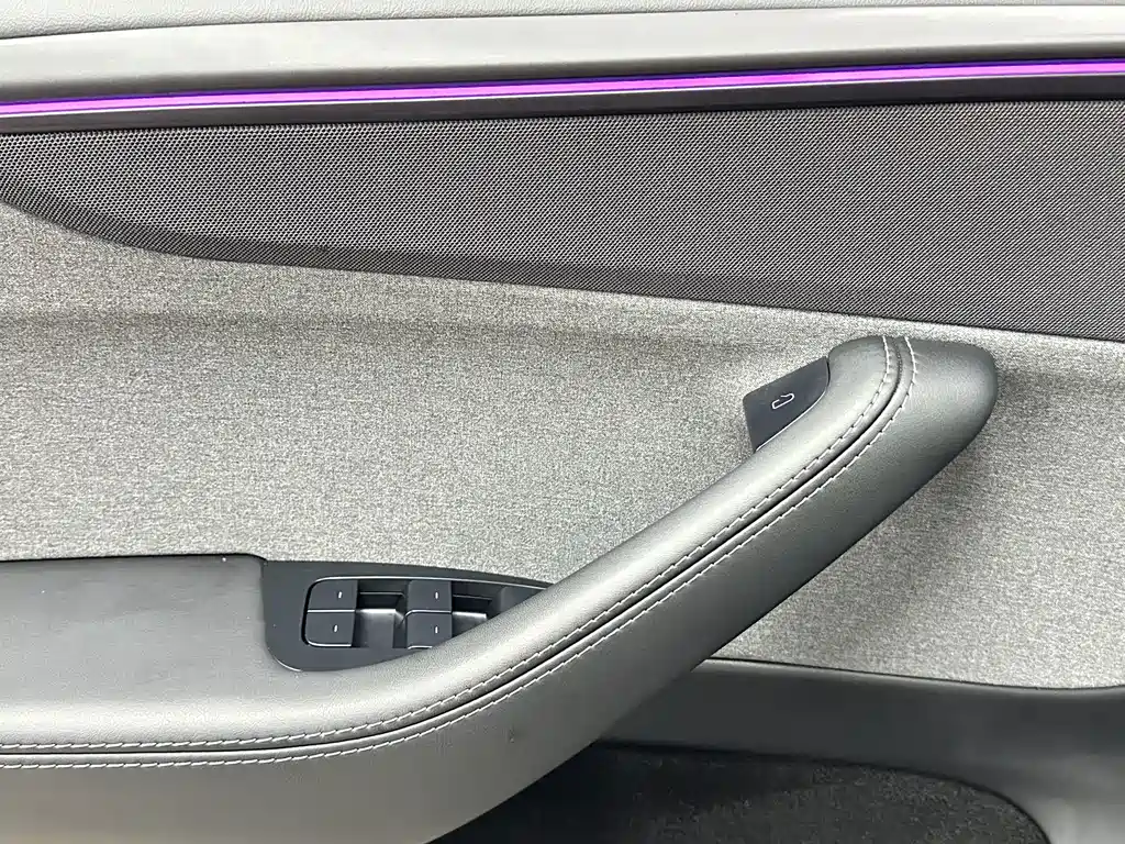 Tesla Model Y — миниатюра 16