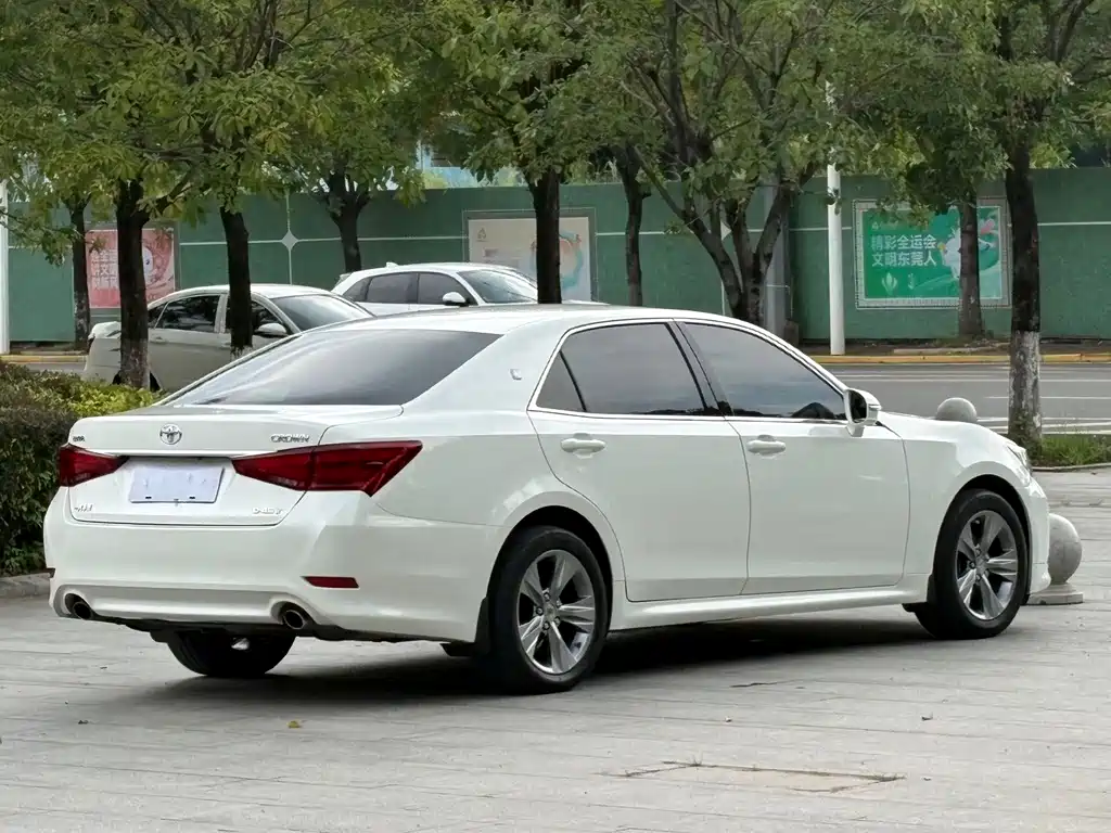 Toyota Crown — миниатюра 18