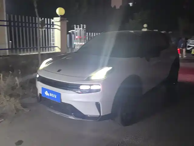 Lynk & Co 06