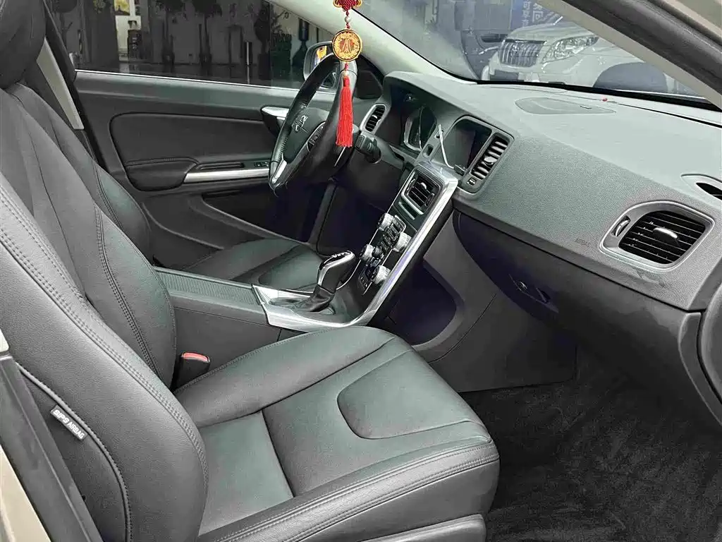 Volvo S60 — миниатюра 9