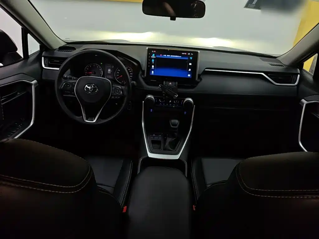 Toyota RAV4 — миниатюра 10