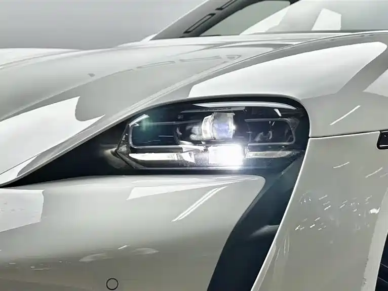 Porsche Taycan — миниатюра 8