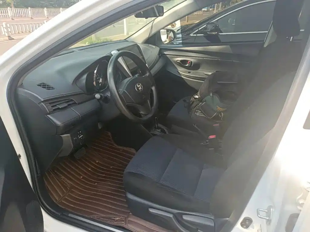 Toyota Yaris L — миниатюра 15