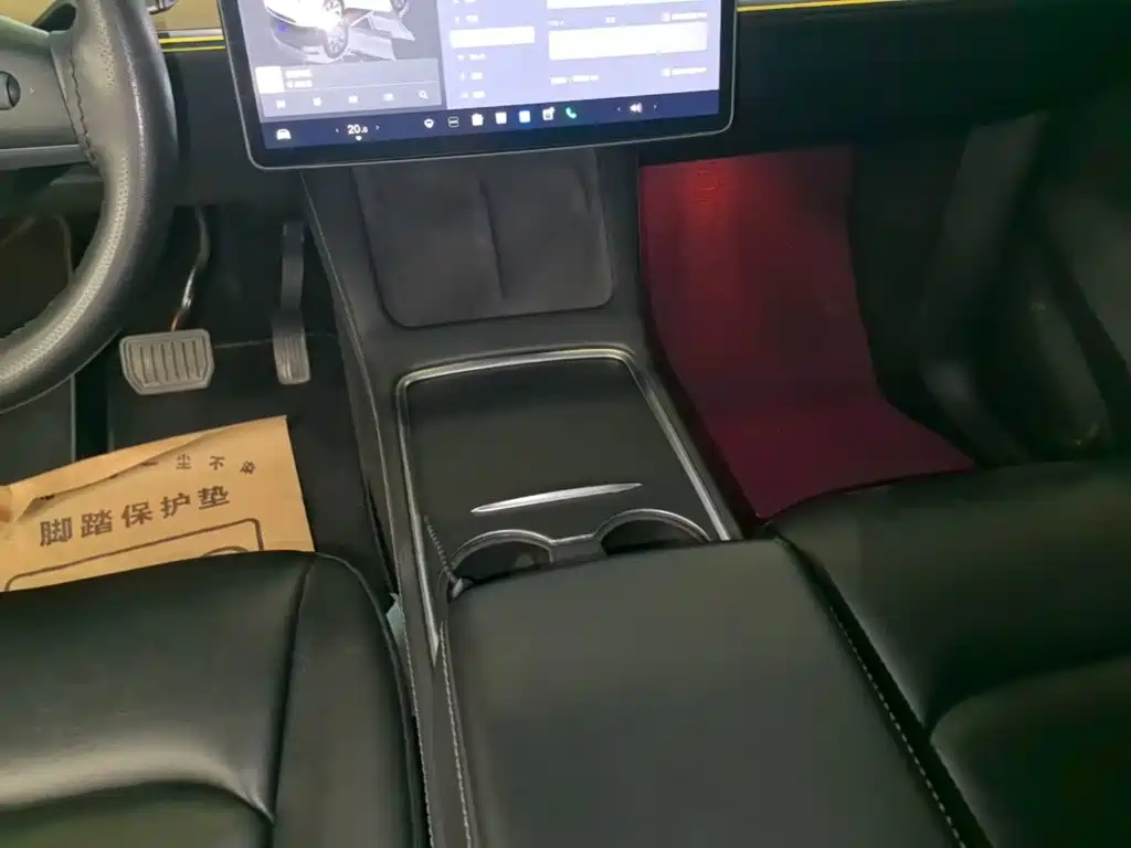 Tesla Model Y — миниатюра 14