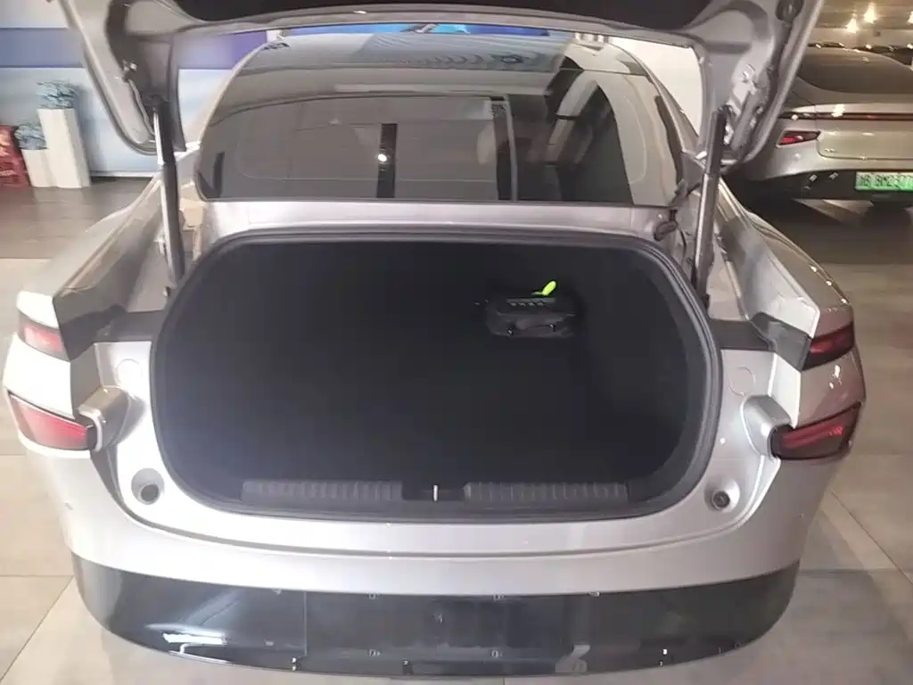 XPeng P7 — миниатюра 19