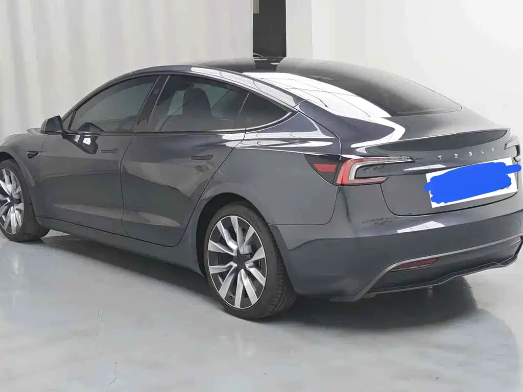 Tesla Model 3 — миниатюра 10