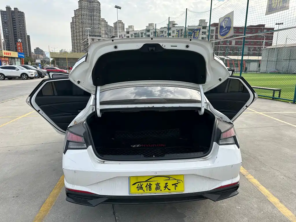 Hyundai Elantra — миниатюра 12
