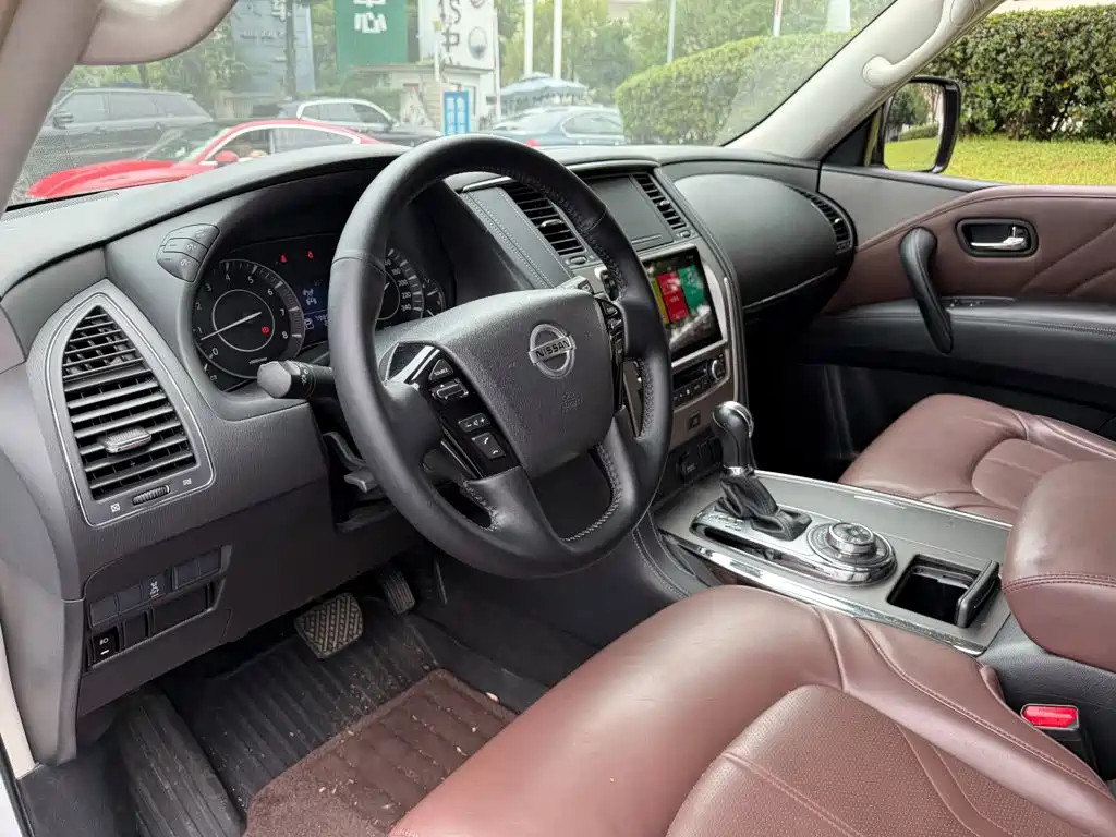 Nissan Patrol — миниатюра 7
