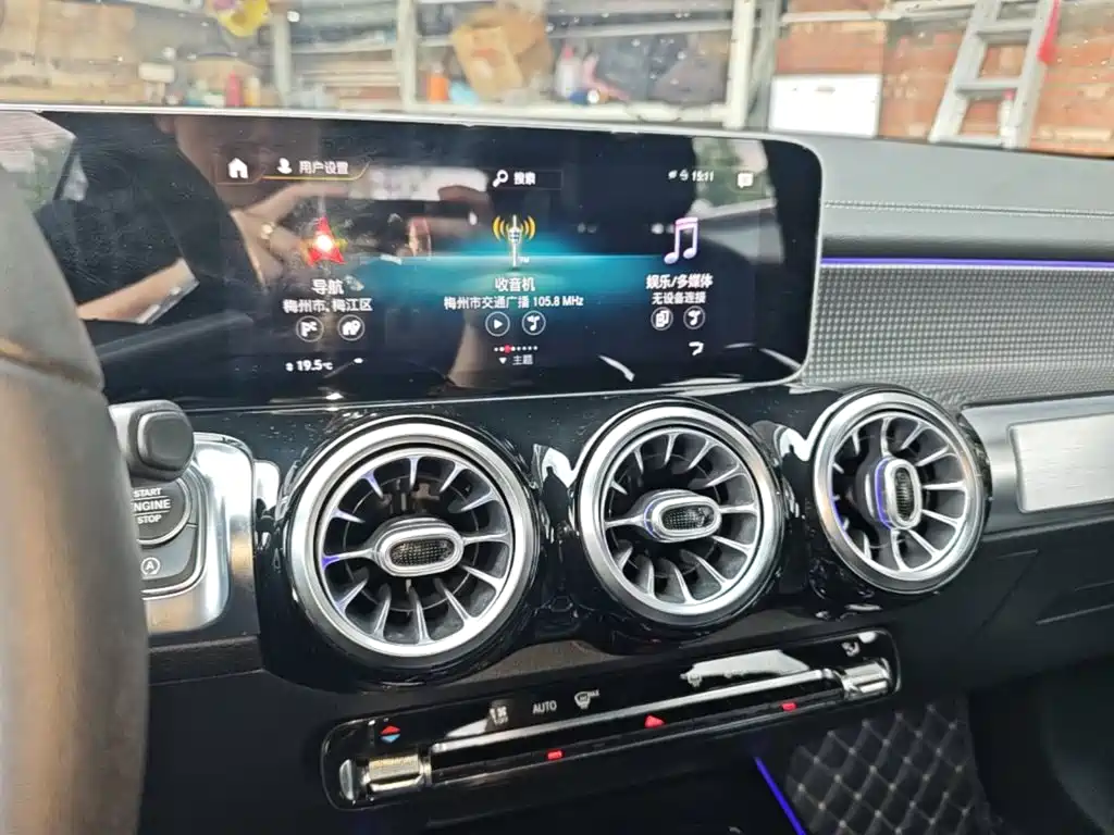 Mercedes-Benz GLB — миниатюра 13