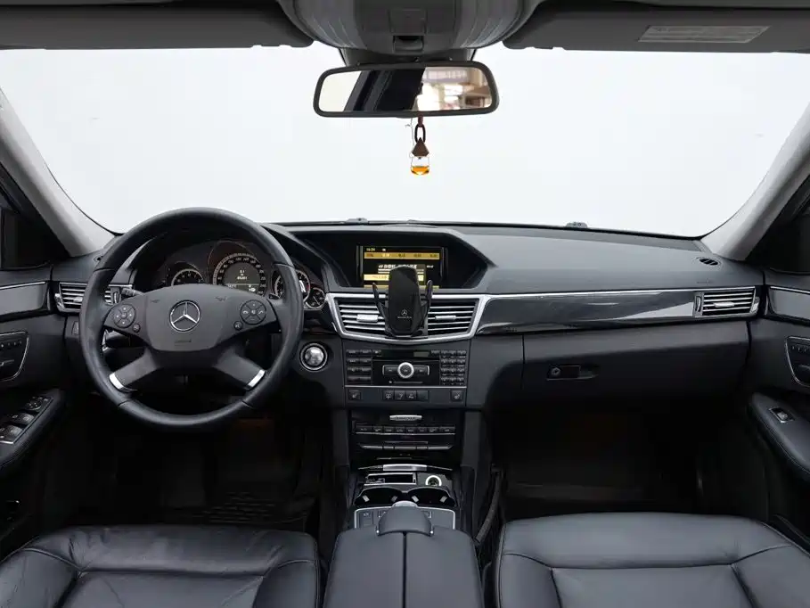 Mercedes-Benz E-Class — миниатюра 9