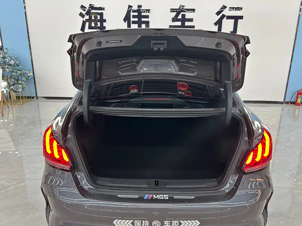 MG 5 2023 180DVVT MT Luxury
