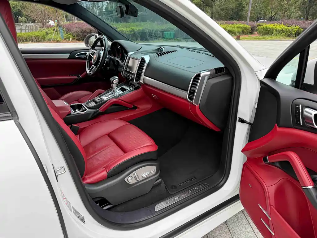 Porsche Cayenne — миниатюра 12
