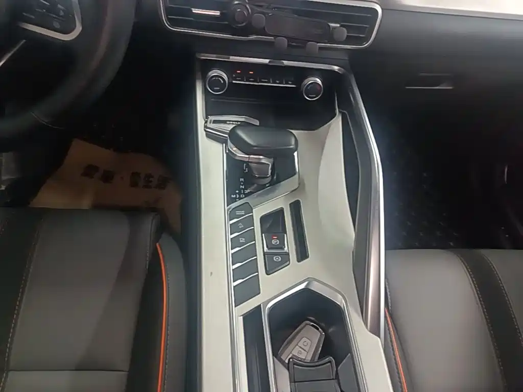 Geely Binyue — миниатюра 14