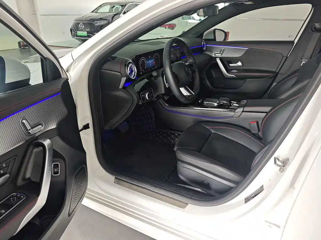 Mercedes-Benz A-Class A 2023 A 200 L Fashion