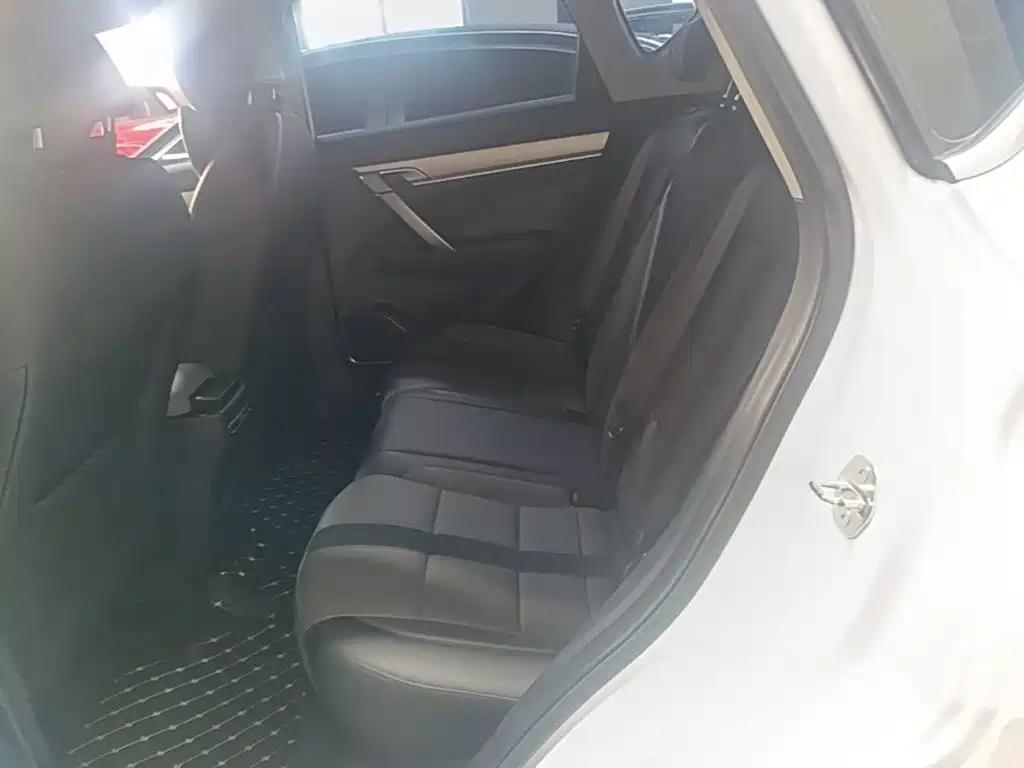 Geely Binyue — миниатюра 17