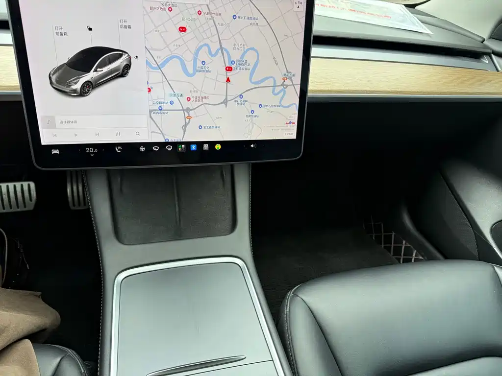 Tesla Model 3 — миниатюра 6