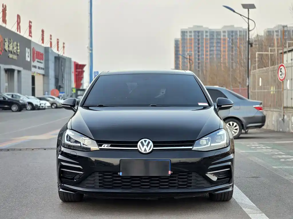 VOLKSWAGEN GOLF