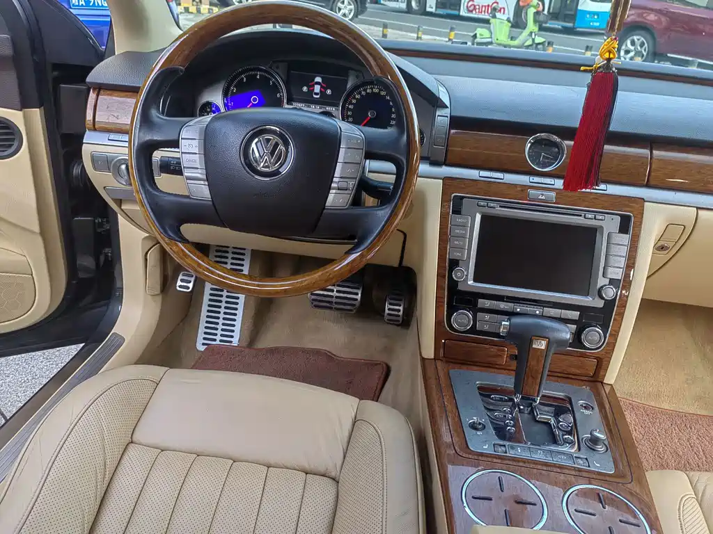 Volkswagen Phaeton — миниатюра 16