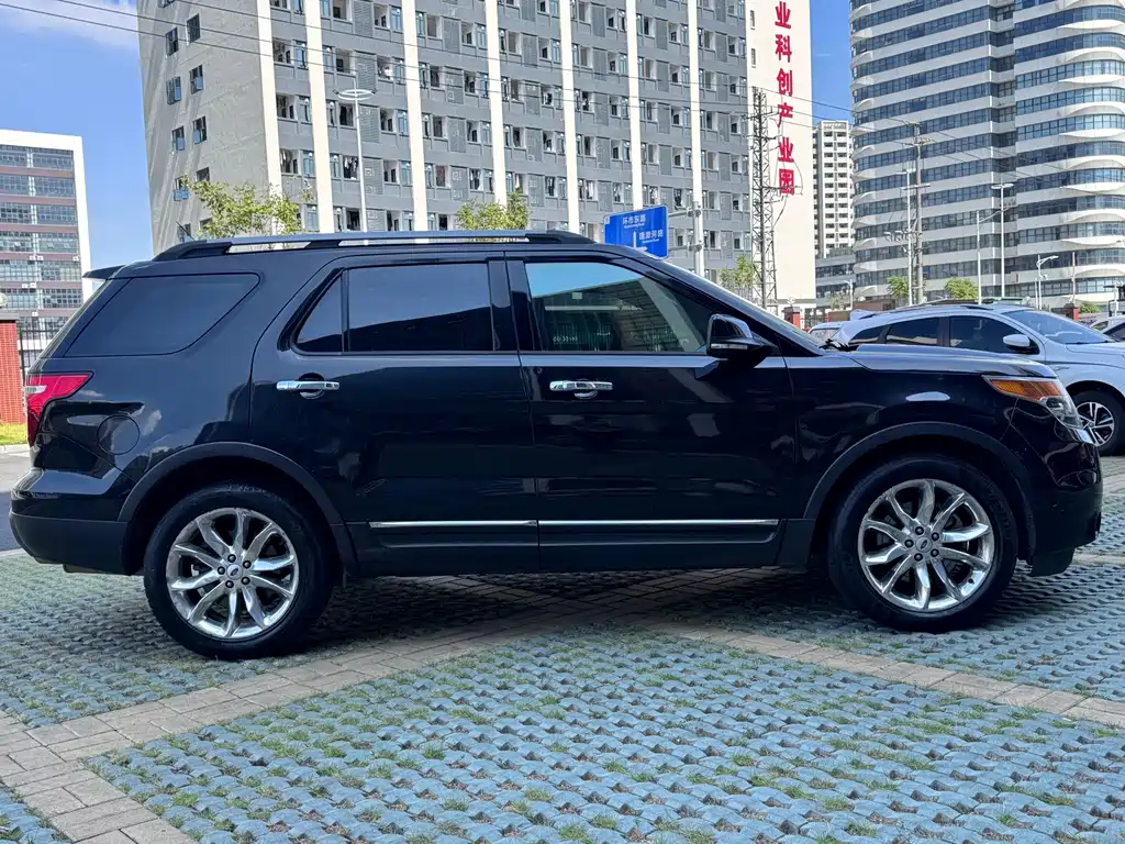 Ford Explorer (Import) — миниатюра 4