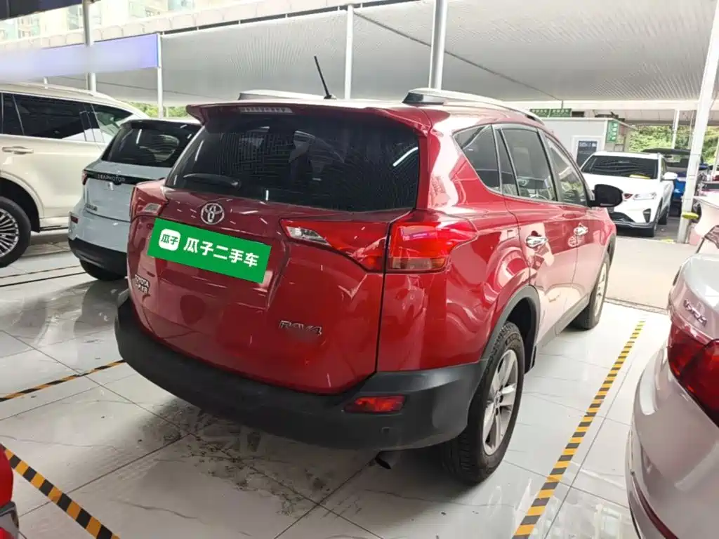 Toyota RAV4 — миниатюра 7