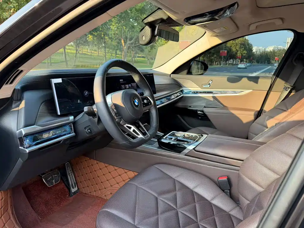 BMW 7 Series — миниатюра 5