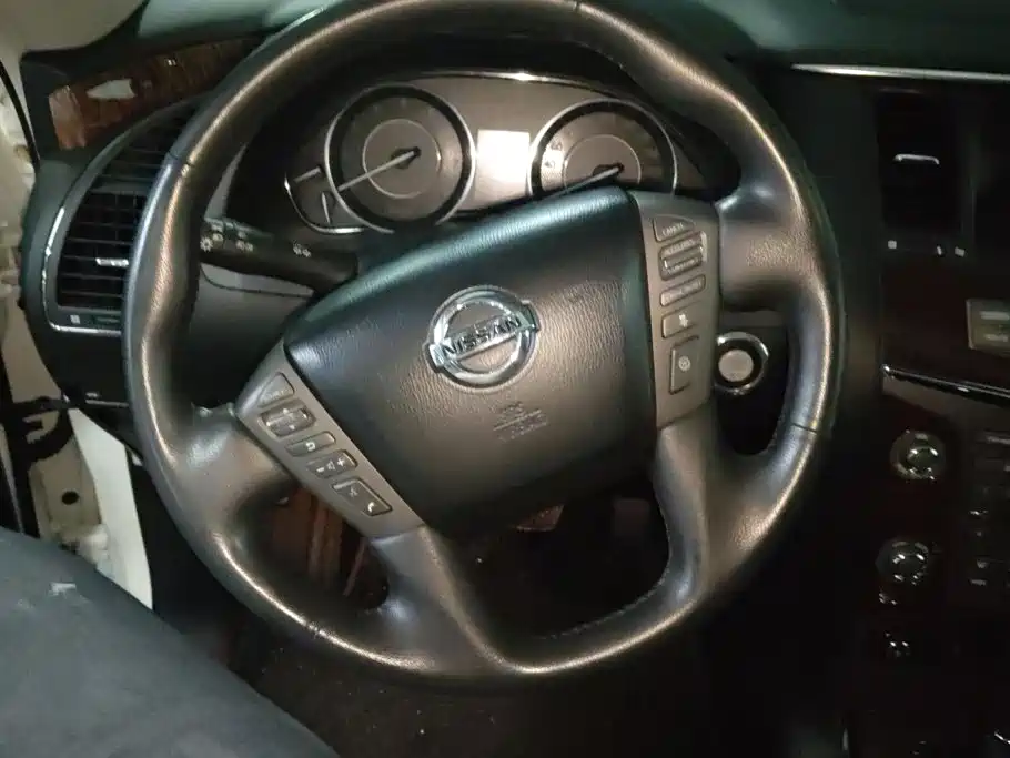 Nissan Patrol — миниатюра 15