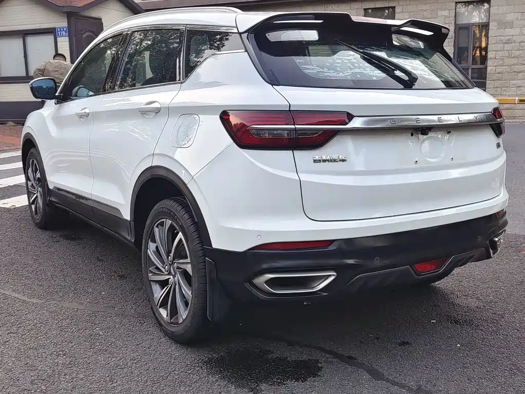 Geely Binyue — миниатюра 10
