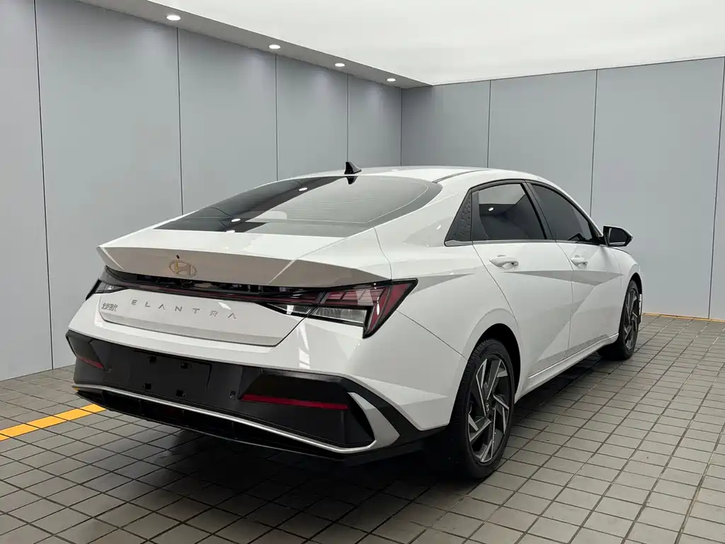 Hyundai Elantra — миниатюра 6