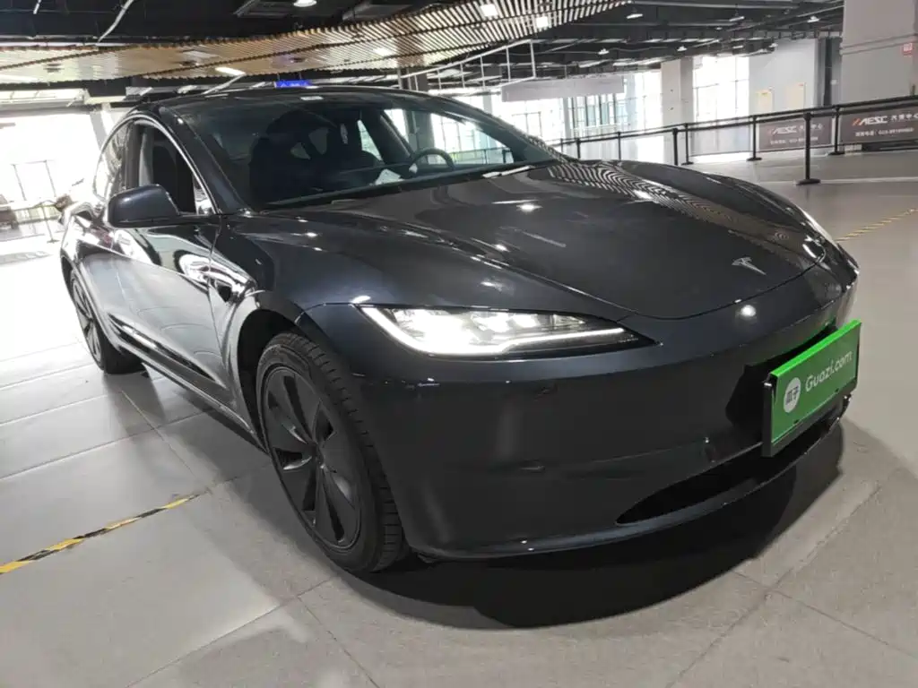 Tesla Model 3 — миниатюра 4