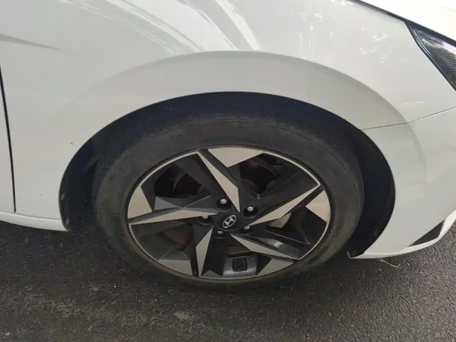 Hyundai Elantra — миниатюра 6