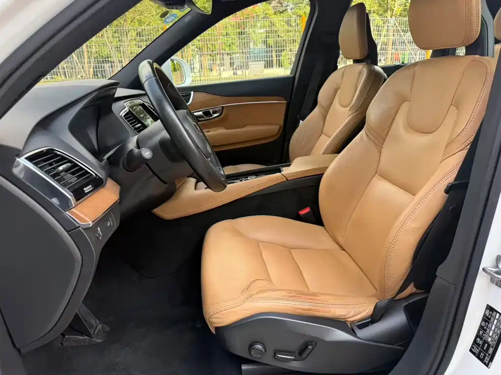 Volvo XC90 — миниатюра 5